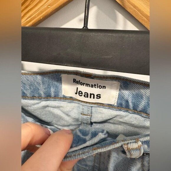 REFORMATION SHORTS - Picture 3 of 7